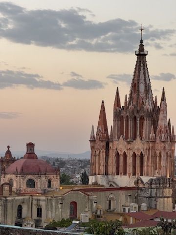 The Parroquia glowing pink at dusk over San Miguel de Allende